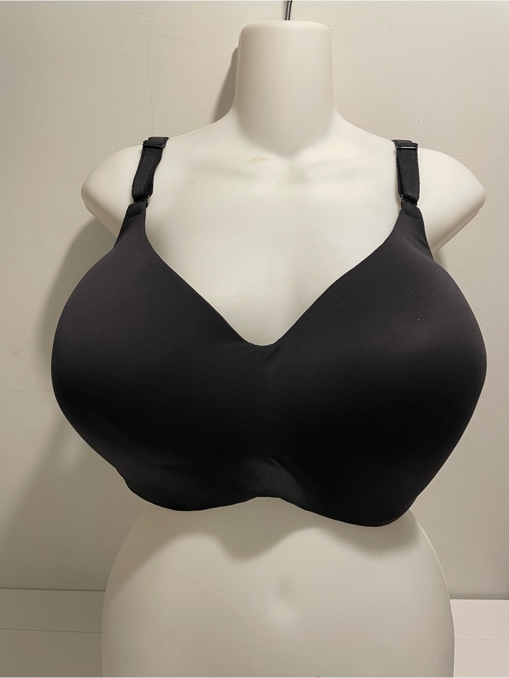 Torrid Brand Women's size 40G Wire-Free Lightly Lined Smooth Bra Black